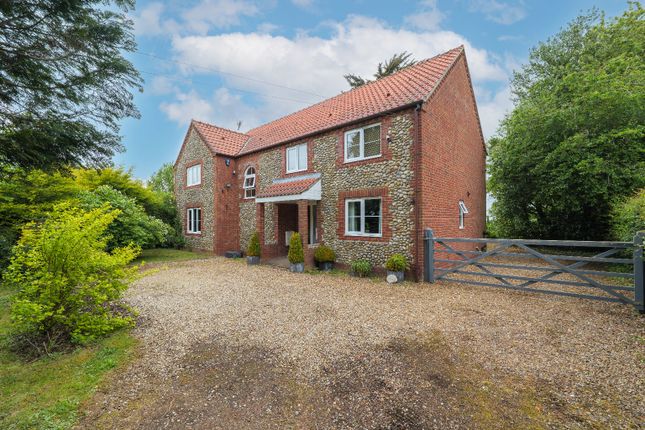 5 bed property, in Common End, £725,000