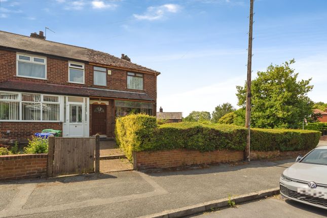 2 bed property, in Tweedle Hill Road, £90,000