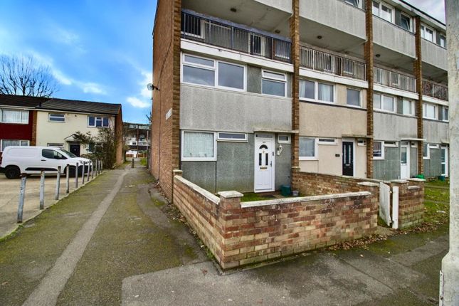 3 bed property, in Hereford Walk, £200,000