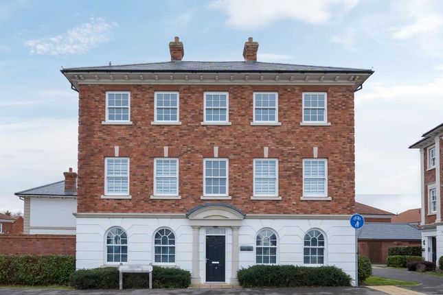 2 bed property, in Ashwick Court, £219,950