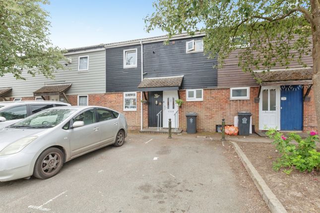 3 bed property, in Cross Hedge Close, £180,000