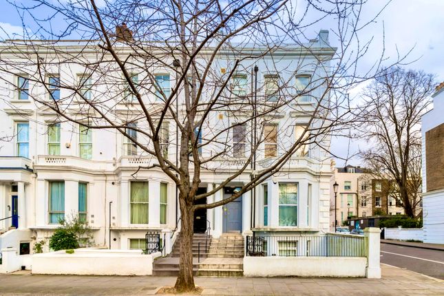 1 bed property, in Russell Road, £300,000