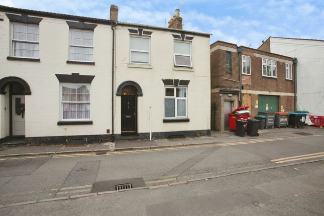 3 bed property, in Little Church Street, £230,000