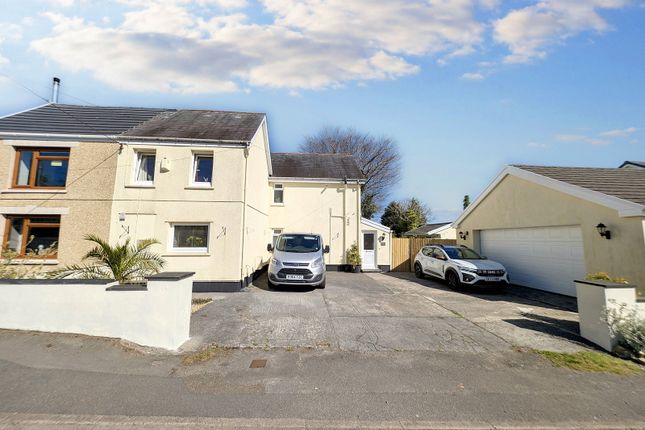 3 bed property, in Heol Y Meinciau, £295,000