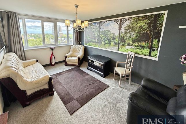 1 bed property, in Wyndham Avenue, £75,000