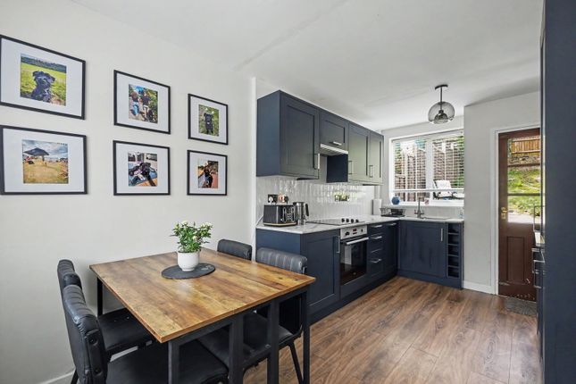 2 bed property, in Concord Avenue, £270,000