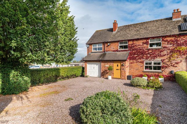 3 bed property, in Dob Lane, £430,000