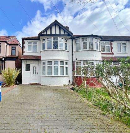 3 bed property, in Thames Avenue, £550,000