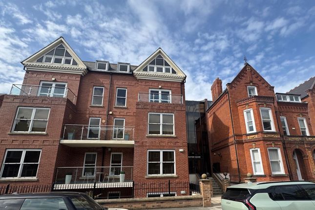 2 bed property, in Avenue Victoria, £170,000