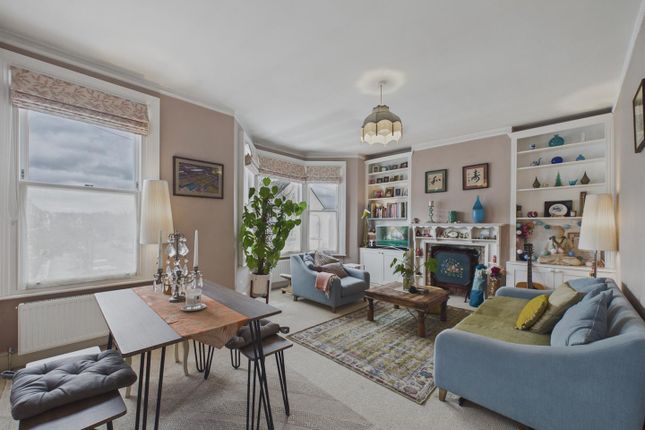 2 bed property, in Leghorn Road, £499,000