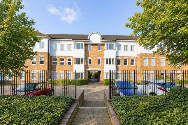 2 bed property, in Nightingale Court, £259,950