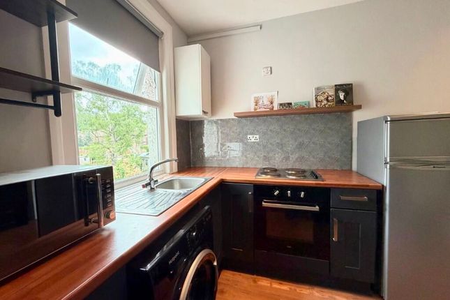 1 bed property, in Brighton Road, £129,950