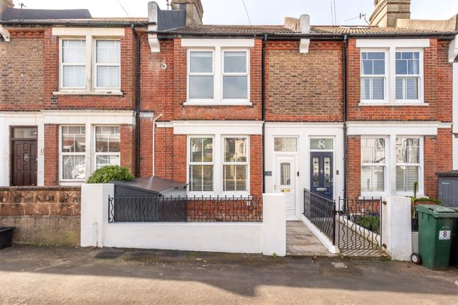 2 bed property, in Sandgate Road, £550,000