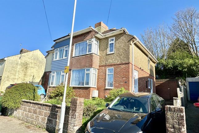 3 bed property, in Oakfield Road, £325,000