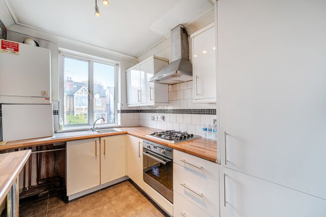 2 bed property, in Harrow, £300,000