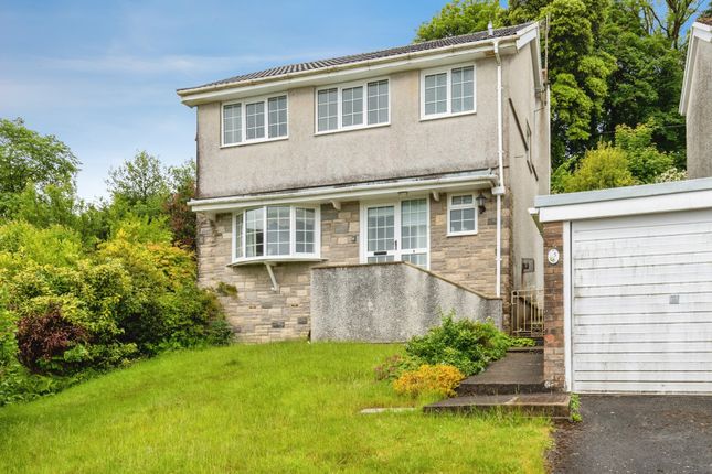 4 bed property, in Erw Las, £260,000
