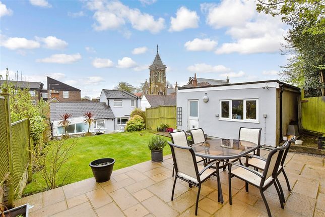 3 bed property, in Dover Road, £475,000