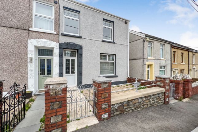 3 bed property, in Harleyford Road, £179,995