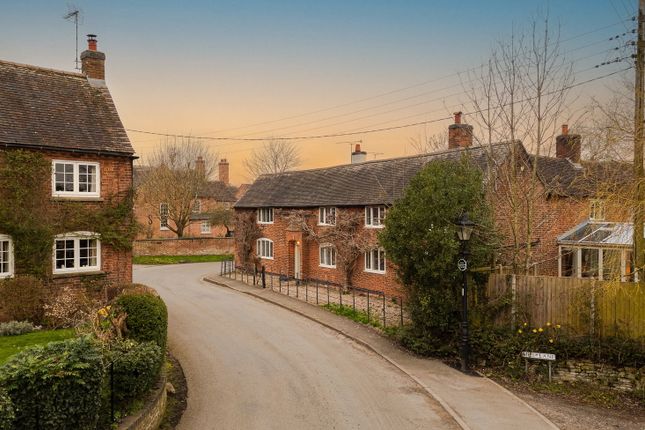 5 bed property, in Main Road, £1,150,000
