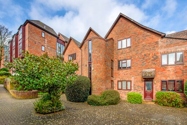 Studio, in Staple Gardens, £155,000