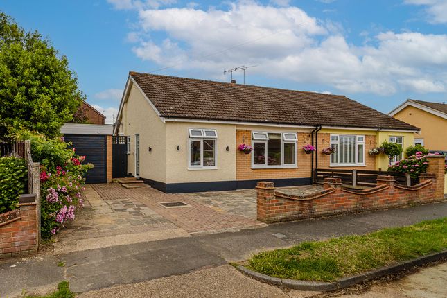 2 bed property, in Ringwood Drive, £375,000