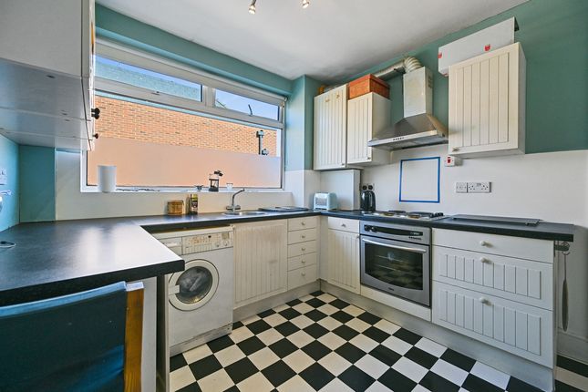 2 bed property, in Nicoll Road, £340,000