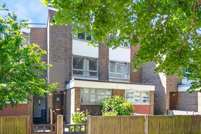 4 bed property, in Hampton Close NW6, £800,000