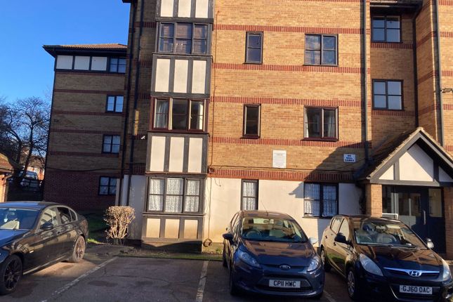 1 bed property, in 134 Somerset Gardens, £250,000
