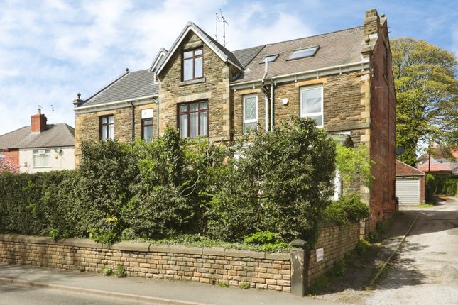 5 bed property, in Woodhouse Road, £550,000