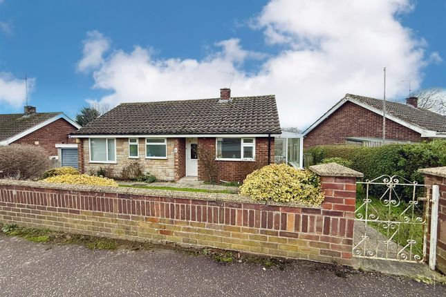 2 bed property, in Royston Green, £240,000