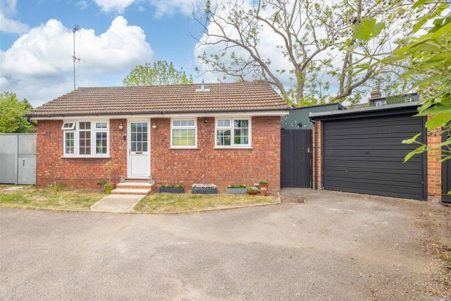 3 bed property, in Bourne Avenue, £565,000