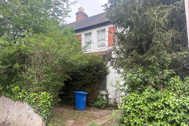 5 bed property, in St. Lukes Road, £850,000