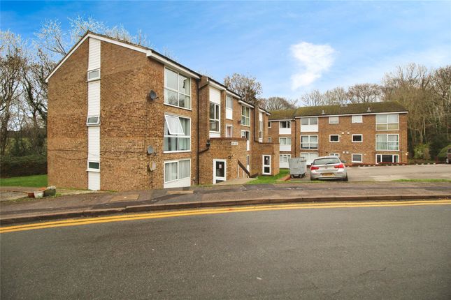1 bed property, in Ashby Court, £135,000
