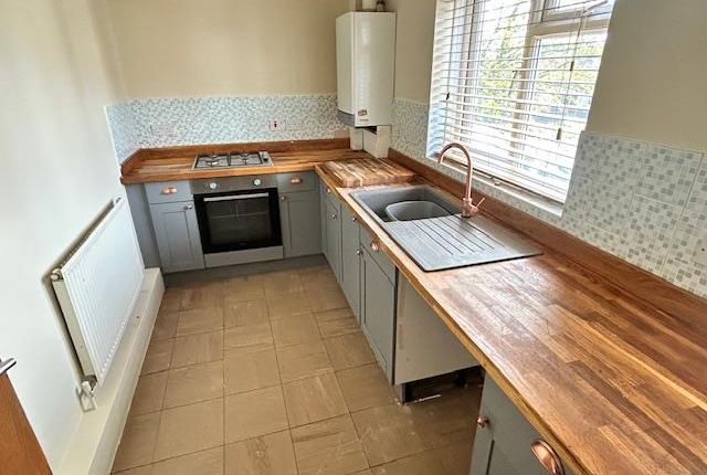 2 bed property, in Hawthorn Grove, £90,000