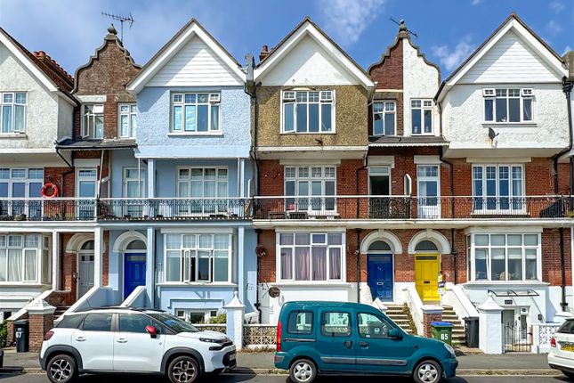 1 bed property, in South Terrace, £140,000