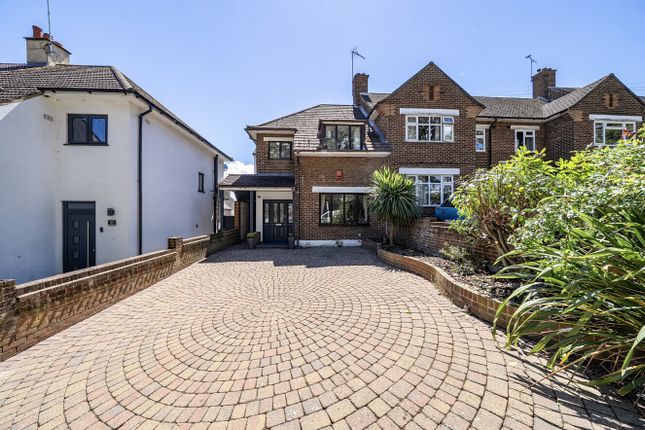5 bed property, in Watling Street, £650,000