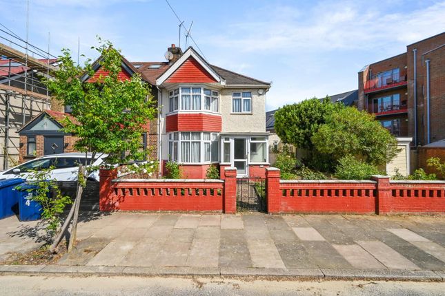 3 bed property, in Court Way, £800,000