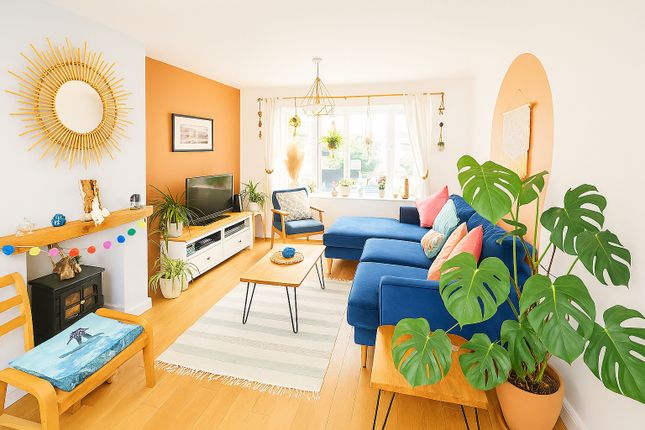 3 bed property, in Phelipps Road, £375,000