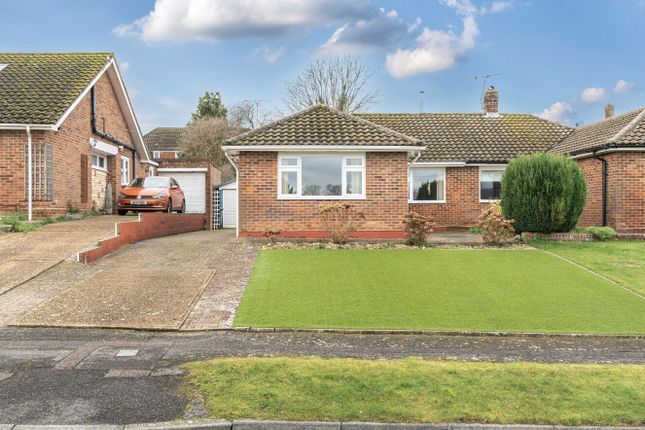 2 bed property, in Goring Field, £475,000
