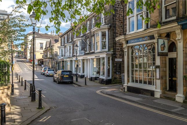 2 bed property, in Montpellier Gardens, £550,000