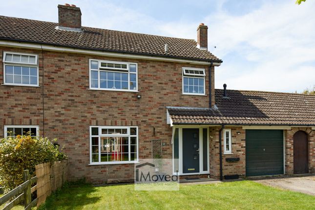 3 bed property, in Hawthorns, £325,000