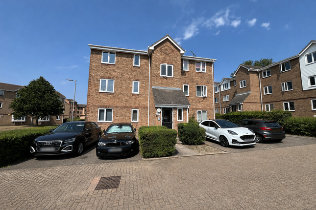 2 bed property, in Waterville Drive, £175,000