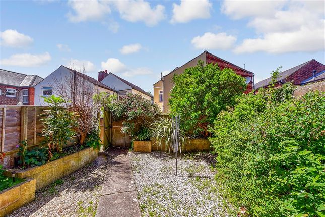 3 bed property, in Newcomen Road, £210,000