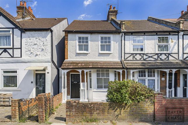 2 bed property, in Percival Road, £450,000
