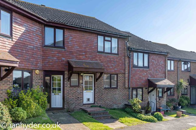 3 bed property, in St. Aubyns Mead, £499,500
