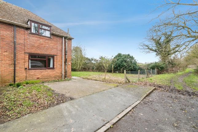 2 bed property, in Oak Lane, £170,000
