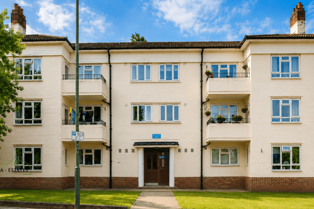 3 bed property, in Tylney Road, £365,000