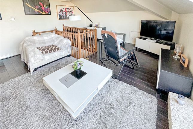 2 bed property, in Highfields Road, £95,000