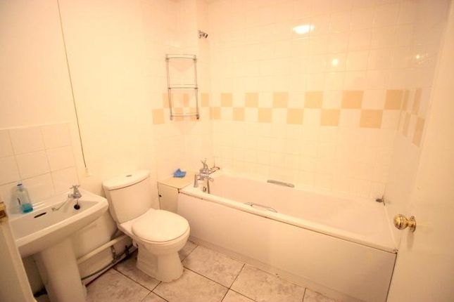2 bed property, in Beckton E6, £400,000