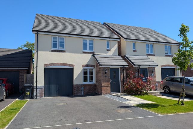 3 bed property, in Maes Yr Ygsol, £285,000